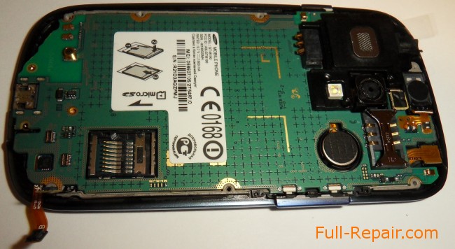 Материнская Galaxy S3 mini плата установлена на место