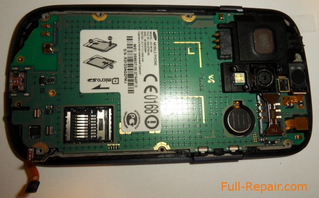Материнская Galaxy S3 mini плата установлена на место